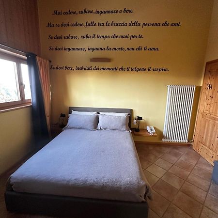 Chalet Chapeau Rar Castel Condino Buitenkant foto