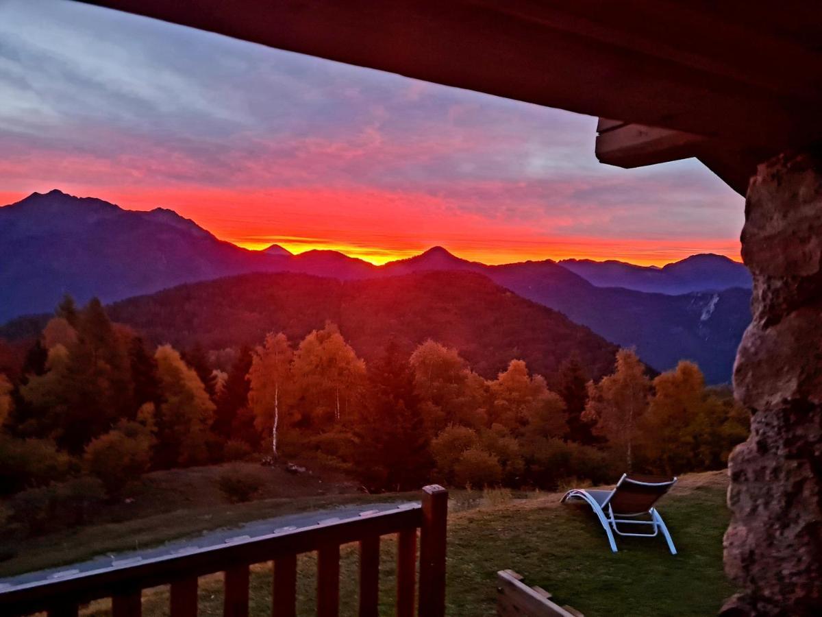 Chalet Chapeau Rar Castel Condino Buitenkant foto