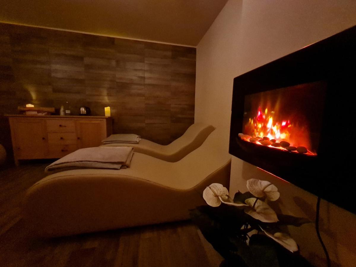 Chalet Chapeau Rar Castel Condino Buitenkant foto