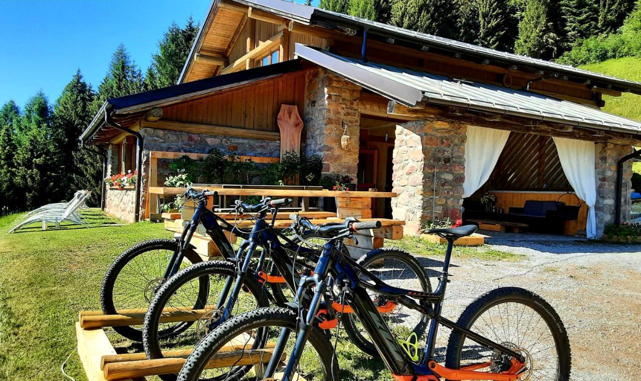 Chalet Chapeau Rar Castel Condino Buitenkant foto