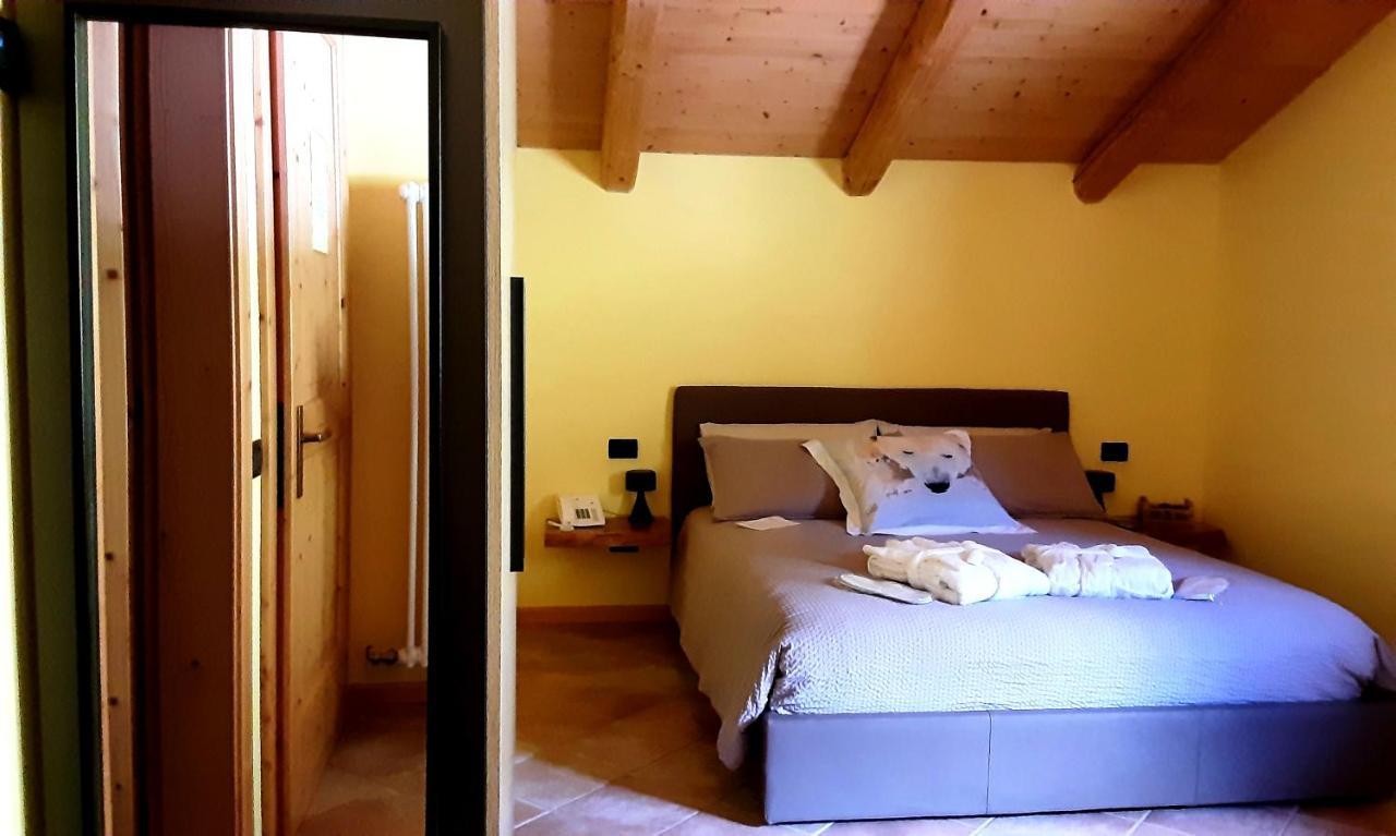 Chalet Chapeau Rar Castel Condino Buitenkant foto