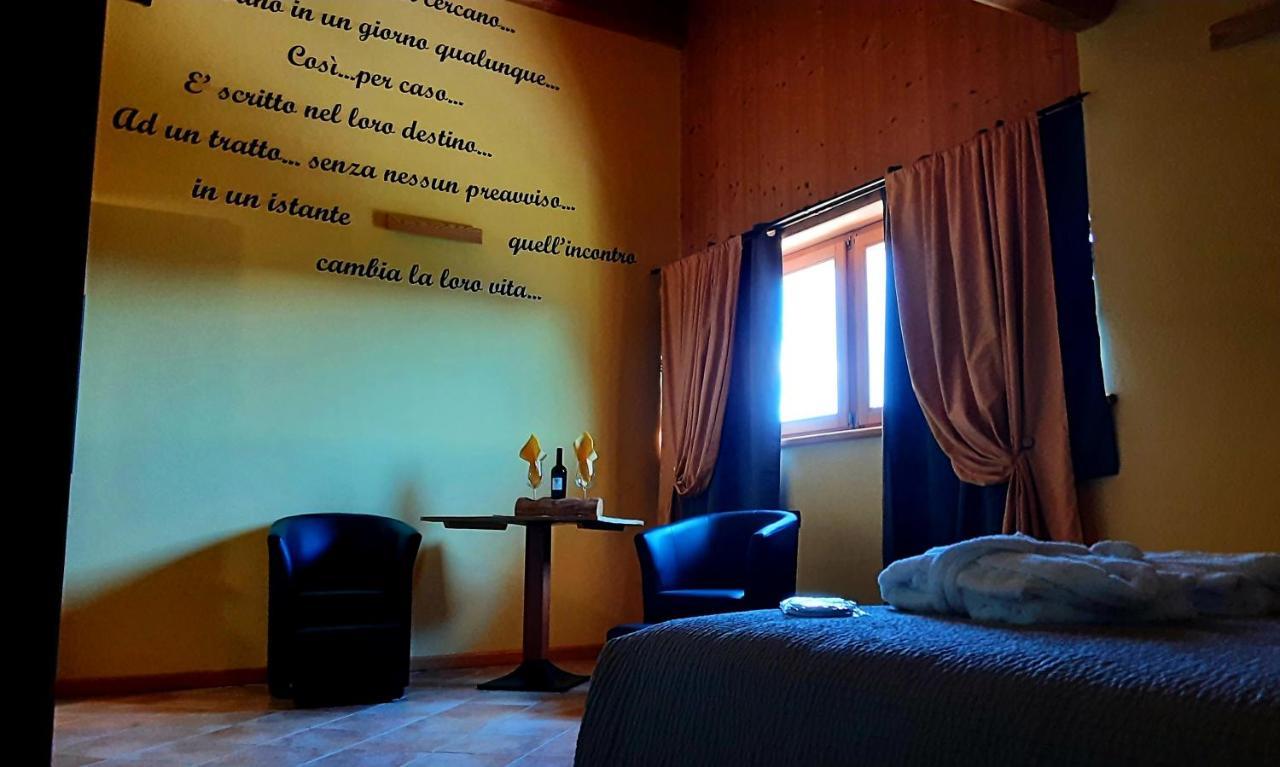 Chalet Chapeau Rar Castel Condino Buitenkant foto