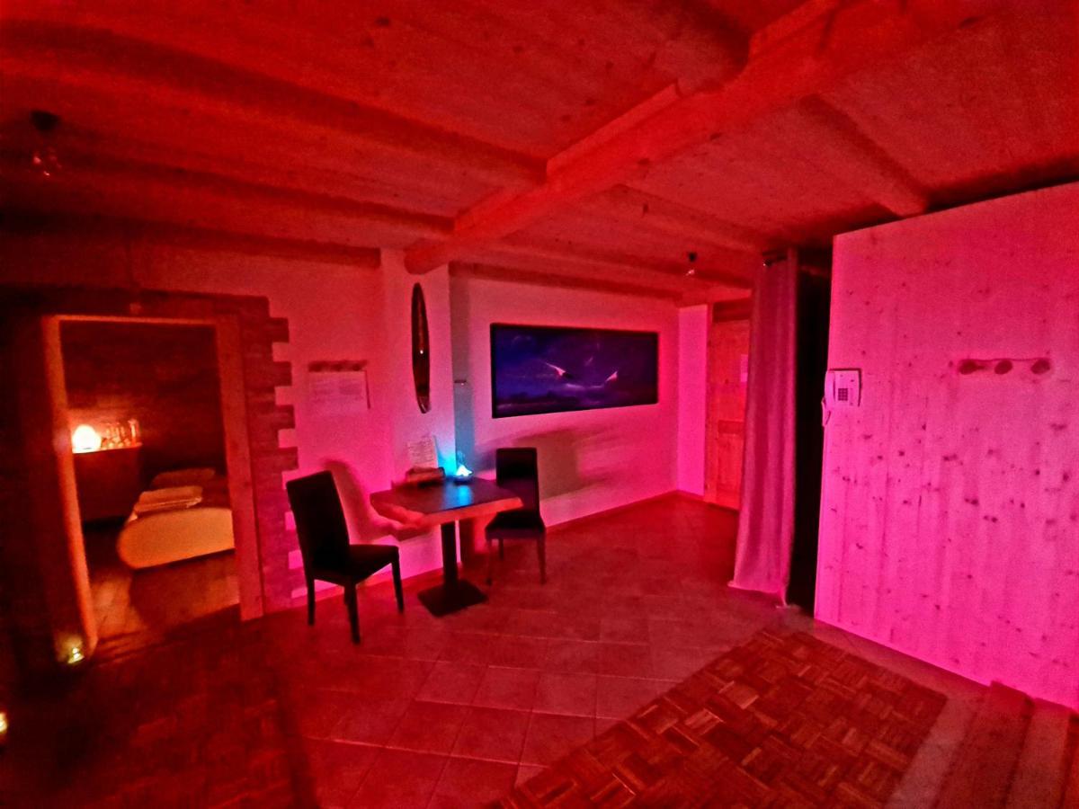 Chalet Chapeau Rar Castel Condino Buitenkant foto