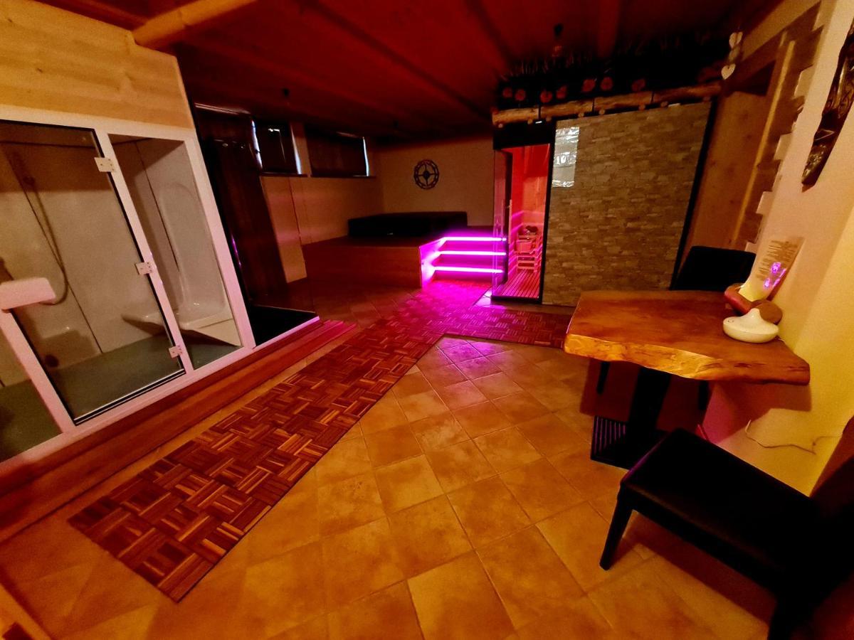 Chalet Chapeau Rar Castel Condino Buitenkant foto