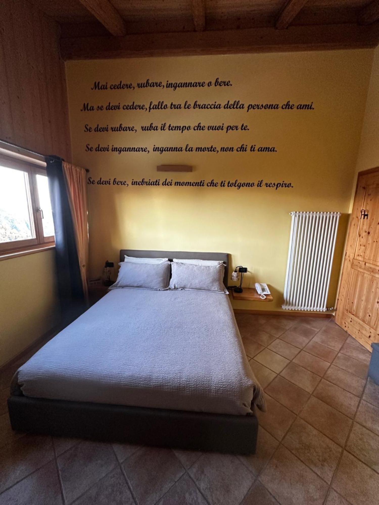 Chalet Chapeau Rar Castel Condino Buitenkant foto